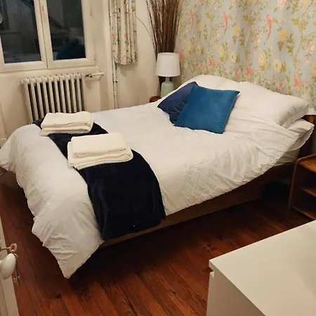 The Lions Den - La Loge Guest house Mantilly