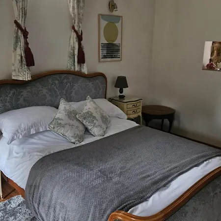 The Lions Den - La Loge Guest house Mantilly