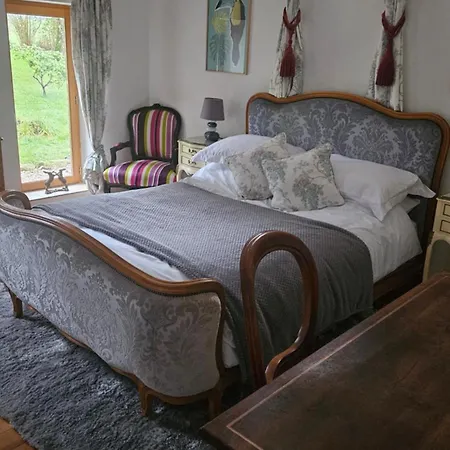 The Lions Den - La Loge