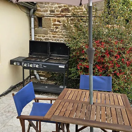 The Lions Den - La Loge Guest house *