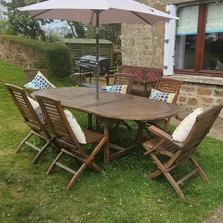 The Lions Den - La Loge Guest house Mantilly