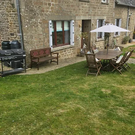 Guest house The Lions Den - La Loge Mantilly